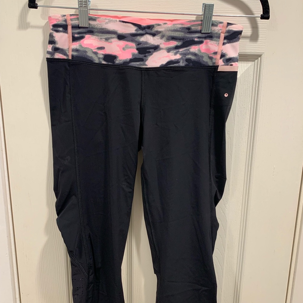 Lululemon Cropped Limited Edition Run/Swim Legging